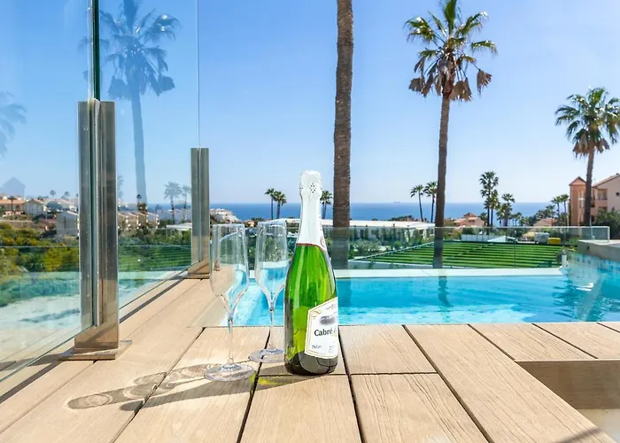 아파트 Luxury High End - Santa Barbara Heights Clc - For Work, Play & Family *